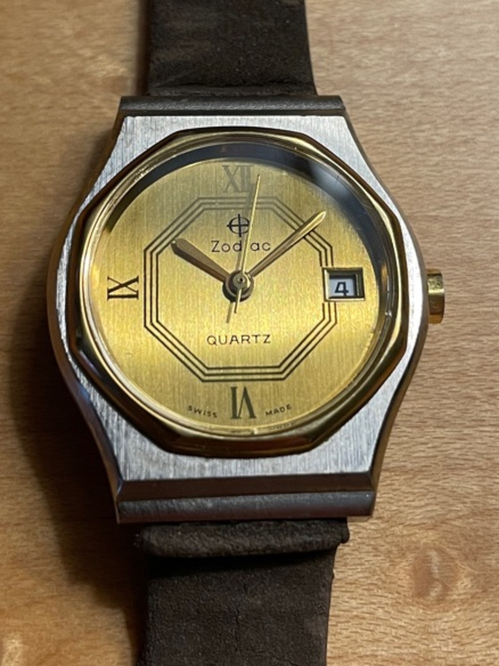 Vintage Zodiac Quartz Wristwatch - Brown Strap with Gold Face Dial